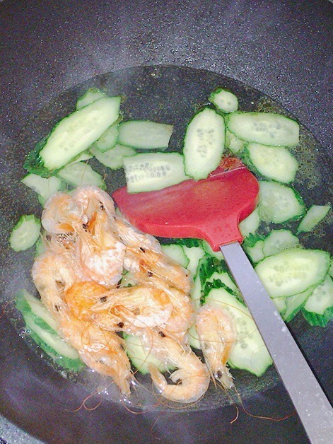 Cucumber and Shrimp Soup recipe