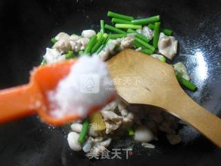 Stir-fried Bullfrog with Garlic Stalks recipe