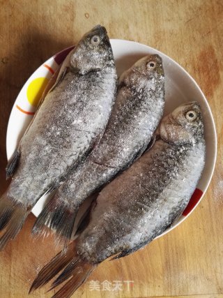 Stewed Crucian Carp with Shiitake Mushrooms recipe