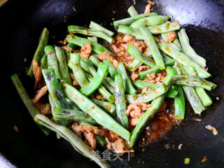 Braised Noodles with Beans recipe