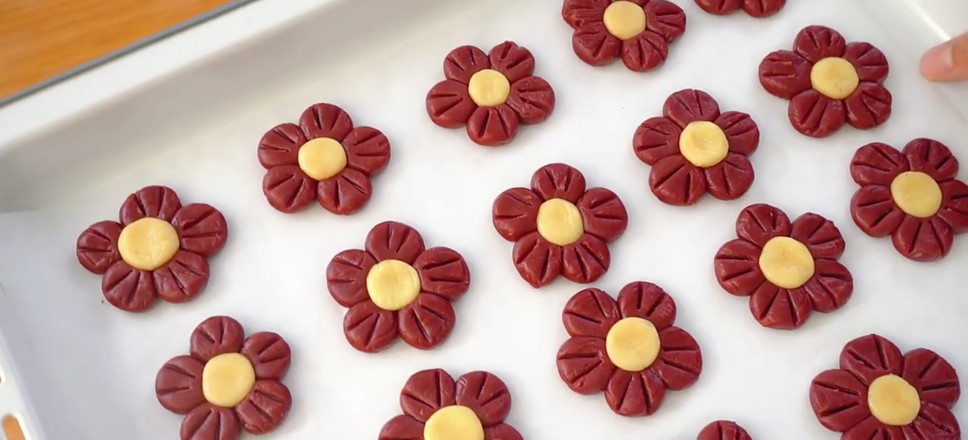 Little Red Flower Cookies recipe