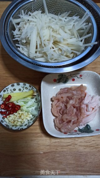 Stir-fried Pork with Lotus Root recipe