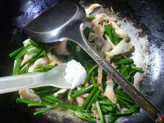 Stir-fried Oyster Mushroom with Leek and Shredded Pork recipe