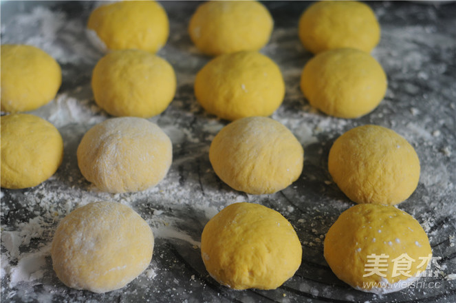 Pumpkin Mochi Bun recipe