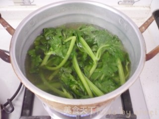 Celery Leaves with Minced Garlic recipe