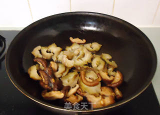 Sea Cucumber and Mushroom Stewed Loofah recipe