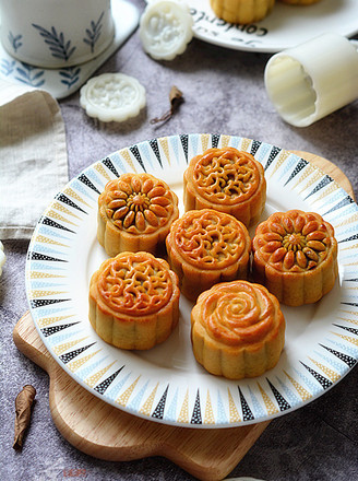 Cantonese Egg Yolk Bean Paste Mooncake recipe