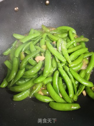 Stir-fried Sweet Beans with Chicken recipe