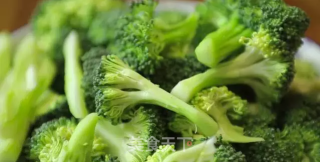 Trendy People: Broccoli in Oyster Sauce recipe