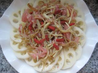 Steamed Lotus Root Slices with Whitebait Pork recipe