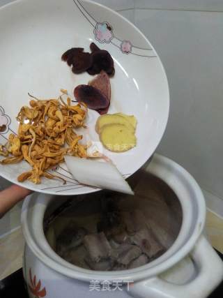 Stewed Cordyceps with Deer Antler Ribs recipe