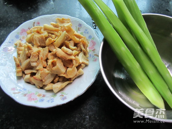 Vegetable Pancakes with Oil Residue recipe