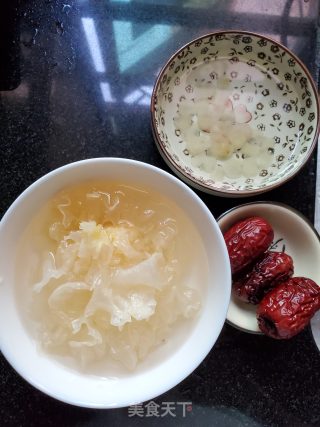 Snow Lotus Seed, White Fungus and Red Date Soup recipe