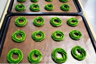 Matcha White Chocolate Two-color Garland Cookies recipe