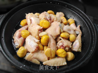 Chestnut Chicken Wings in Claypot recipe