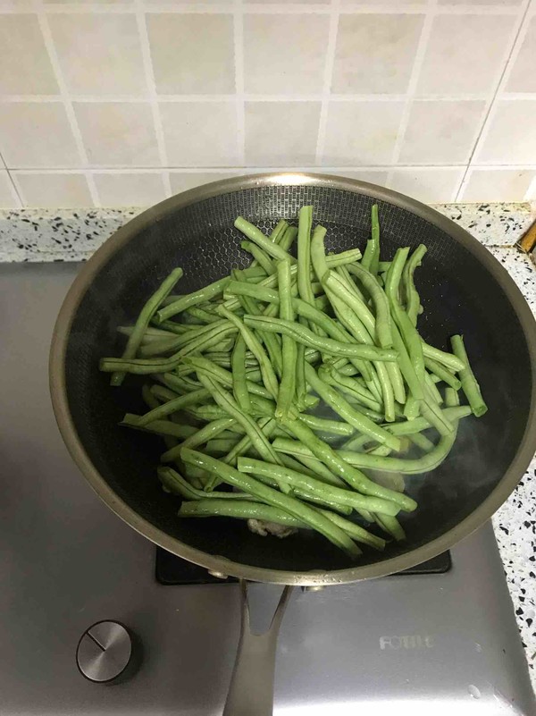 Braised Noodles with Beans recipe