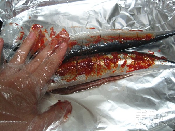 Grilled Saury with Spicy Sauce recipe