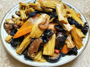 Fried Yuba with Mushrooms and Fungus recipe