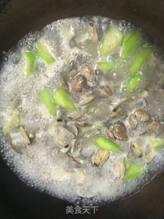 Clam Loofah Soup recipe
