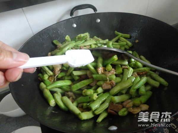 Braised Noodles with Beans recipe