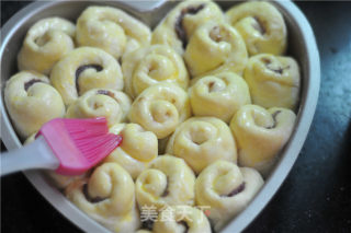 #四session Baking Contest and is Love to Eat Festival#purple Sweet Potato and Red Bean Roll Bread Flower recipe