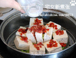 Steamed Edamame with Chopped Pepper and Stinky Tofu recipe