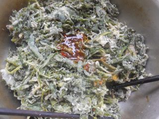 Spring Comes with Wild Herbs-dandelion Steamed and Eaten recipe