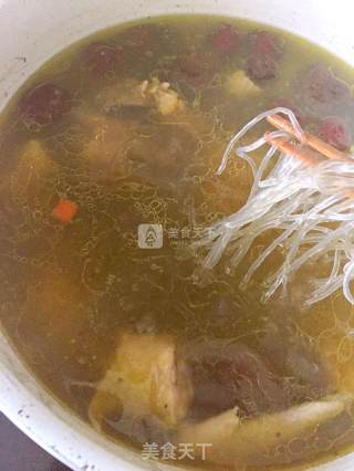 Stewed Chicken Soup with Red Dates and Mushrooms recipe