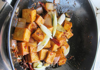 The More You Eat, The More Addictive {dry Pot Crispy Tofu} recipe