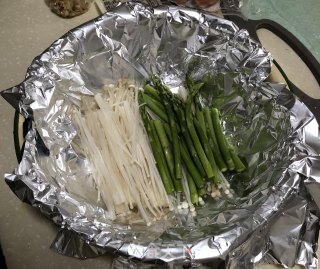 Braised Chicken Nuggets with Asparagus and Enoki Mushrooms recipe