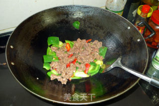 [creative New Dishes] Stir-fried Beef with Green Pepper recipe