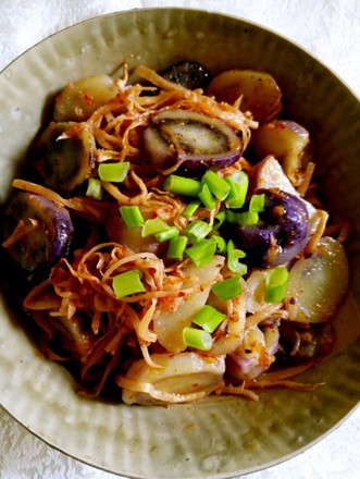 Stir-fried Black Yam with Sour Bamboo Shoots recipe
