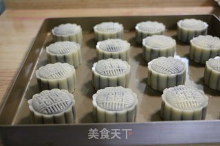 Cantonese-style Black Sesame Lotus Paste Mooncake recipe