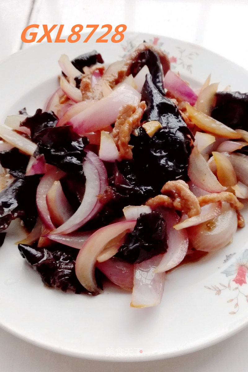 Stir-fried Shredded Pork with Onion and Fungus