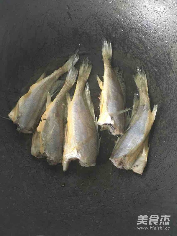 Braised Small Yellow Croaker recipe