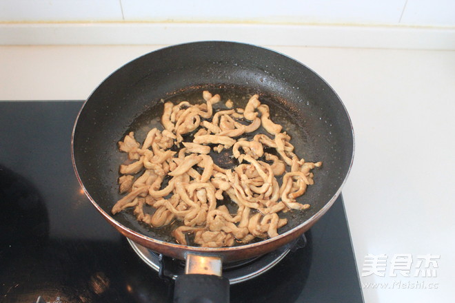 Stir-fried Shredded Chicken with Seafood and Mushroom in Oyster Sauce recipe