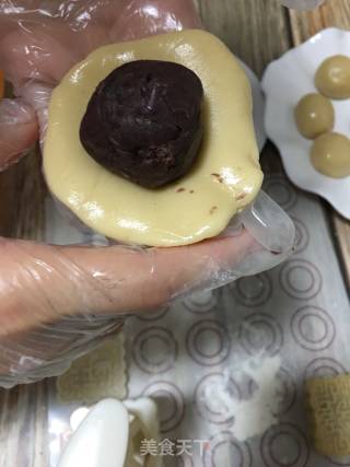 Cantonese-style Moon Cakes recipe