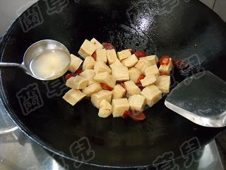 Frozen Tofu with Chopped Pepper and Golden Needle recipe