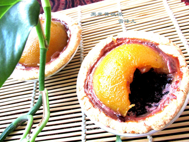 Black Beige Peach Pie recipe