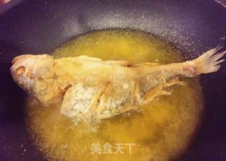 Crispy Yellow Croaker in Tomato Sauce recipe