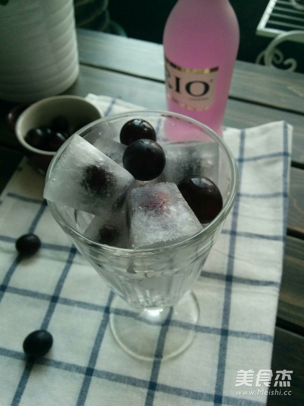 Cocktail Grape Ice Drink recipe