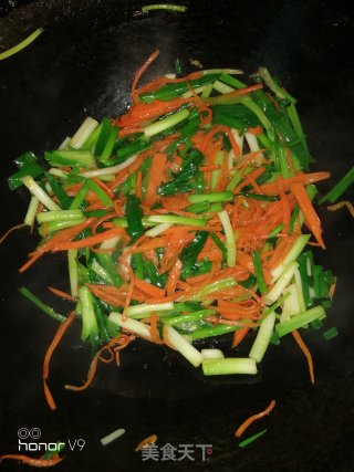 Scrambled Eggs with Chives and Carrots recipe