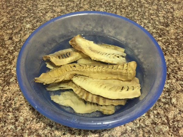 Bamboo Shoots, Corn and Black Fungus Bone Soup recipe