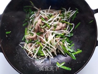 Stir-fried Hor Fun with Leek recipe