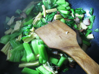 Stir-fried Cabbage Cores with Soy Pork and Yuba recipe