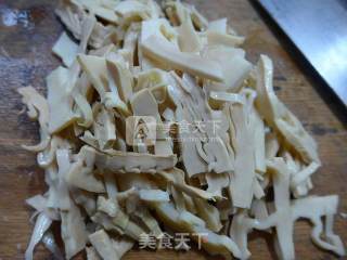 Braised Bamboo Shoots with Black Fungus and Small Oil Tofu recipe