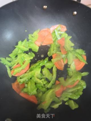 Stir-fried Beef with Bitter Gourd recipe