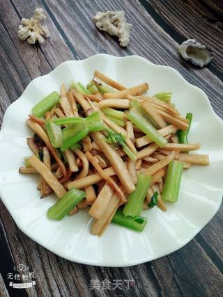 Stir-fried Celery with Pleurotus Eryngii recipe