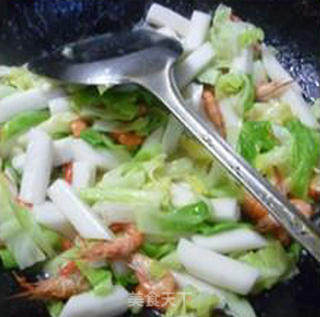 Stir-fried Rice Cake with Cabbage and River Prawns recipe