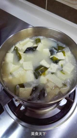 Japanese Tofu and Seaweed Miso Soup recipe